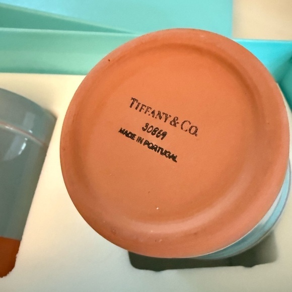 Tiffany & Co. Set of 3 Small Flower Pot Planters in Tiffany Blue and Terracotta - Picture 2 of 4